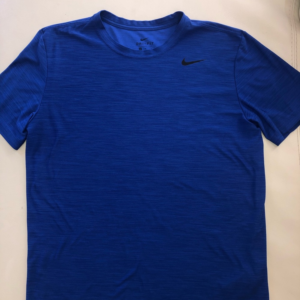 Nike top